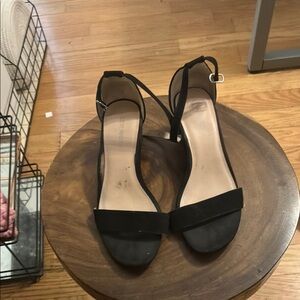Steve Madden Black Heels Sleek Design